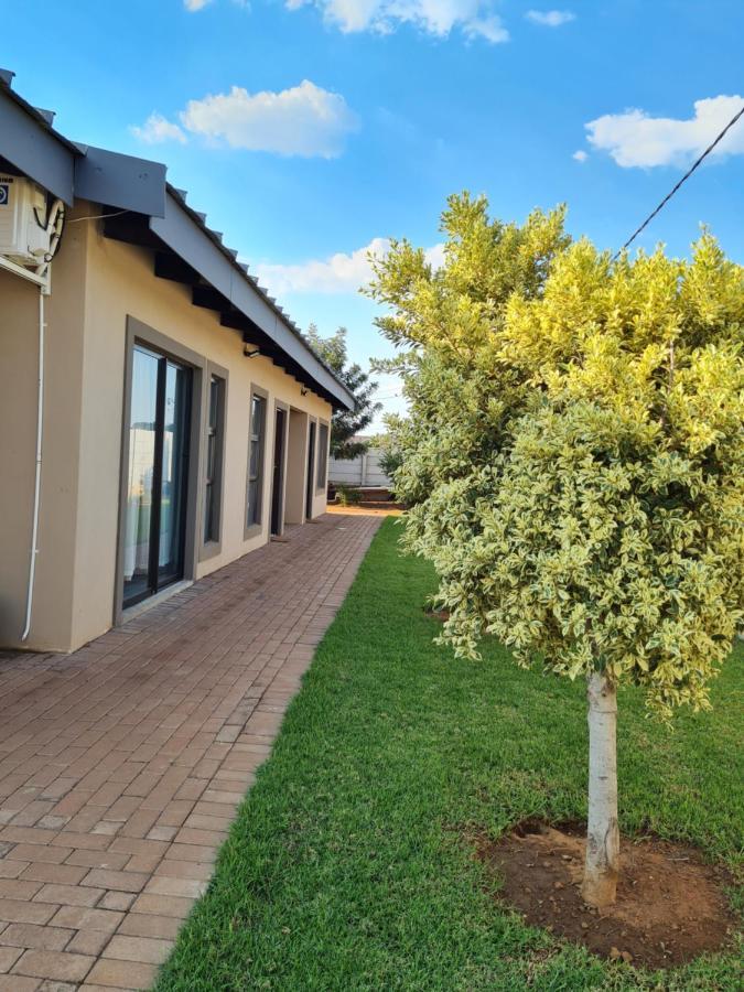 Village Kulture - Guest House Rustenburg Exterior photo